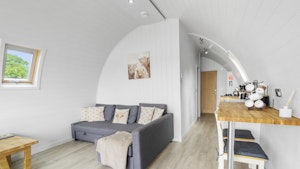 The Lakeside Glam-pod image 15