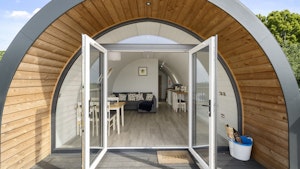 The Lakeside Glam-pod image 14