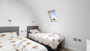 The Lakeside Glam-pod image 13