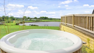 The Lakeside Glam-pod image 12