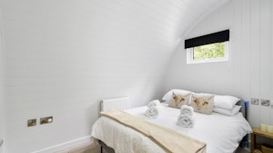 The Lakeside Glam-pod image 8