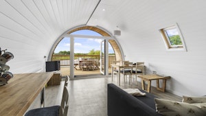 The Lakeside Glam-pod image 7