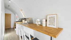 The Lakeside Glam-pod image 5