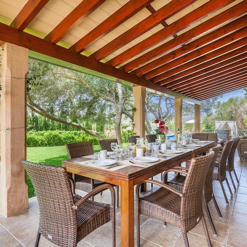 Light the barbecue and enjoy a meal outdoors on the shaded terrace