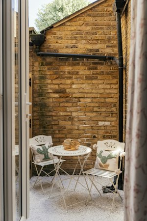 Battersea Bolthole image 7