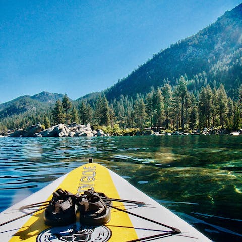 Stay just a thirty-minute drive away from Lake Tahoe