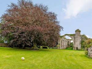 The Friar's Monument image 14