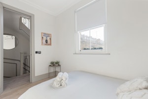 London Calm image 14