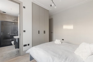London Calm image 9