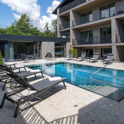Take advantage of the direct access to the communal pool