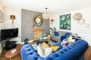Cozy Urban Retreat image 13