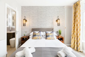 Cozy Urban Retreat image 6