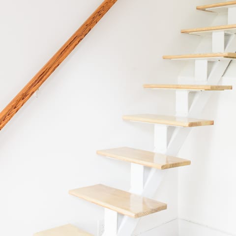 The minimalist floating staircase