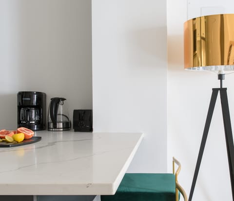 The granite-topped breakfast bar