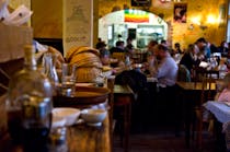 Eat Neopolitan pizza in a punk setting