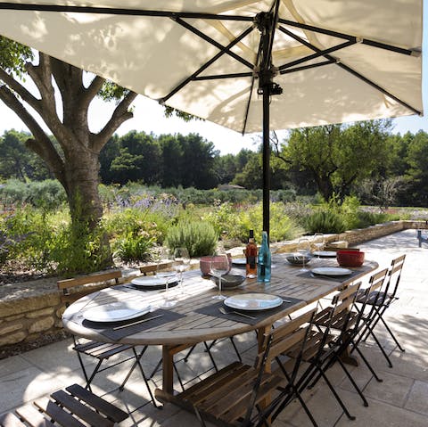 Serve up a delicious alfresco feast outside on the patio