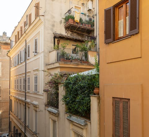 Treat yourself to a stay in a beautiful Roman alleyway
