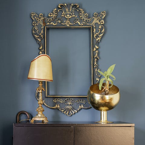 The faux mirror