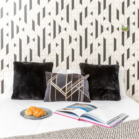 Wallpaper with geometric prints