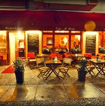Dine at Al-Mundo