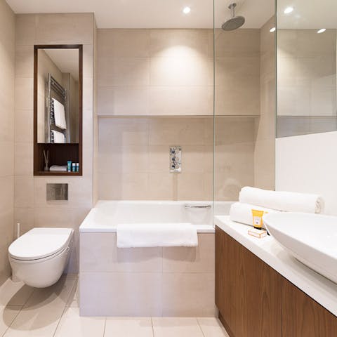 modern and cleanly bathroom spaces 
