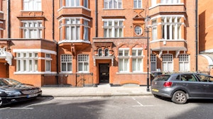 Sloane Square Sweet image 8