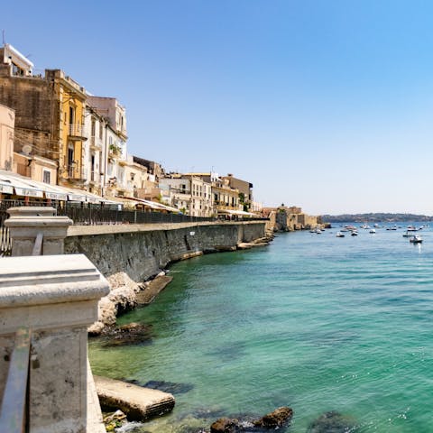 Discover the historic beauty of Syracuse from the tiny island of Ortygia