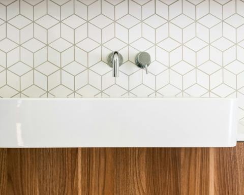 Decorative tiling in the bathroom