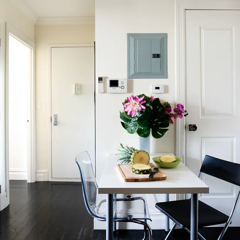A small dining table to enjoy your morning coffee