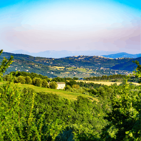 Plant yourself nicely between the delightful regions of Umbria and Tuscany 