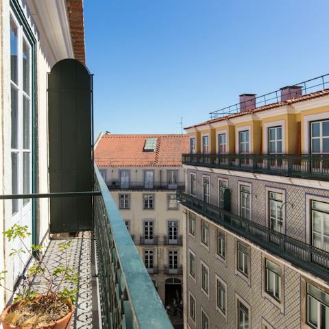 A view onto a typical Lisbon street