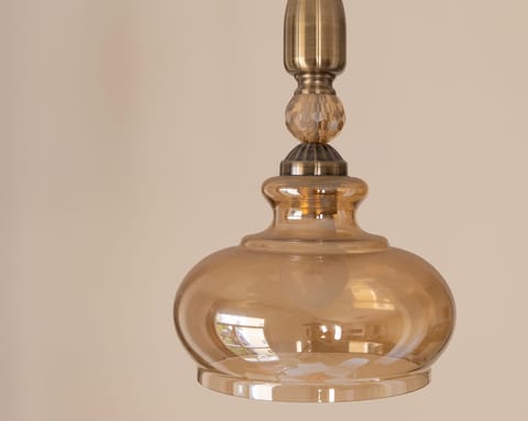 This vintage-style pendant light
