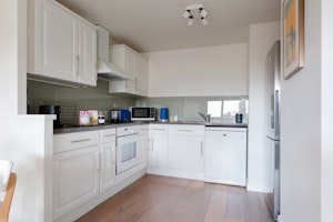 Dockside Delight image 15