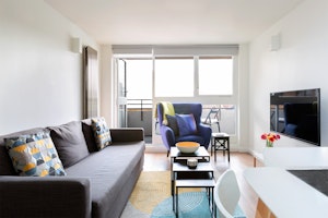 Dockside Delight image 6