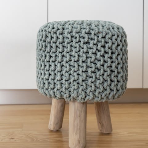 The knitted pouffe
