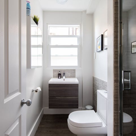 A modern slate bathroom