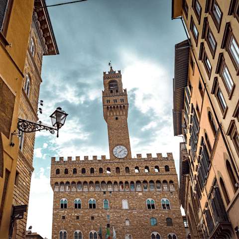 Walk just a few minutes to Piazza della Signoria for a spot of people-watching