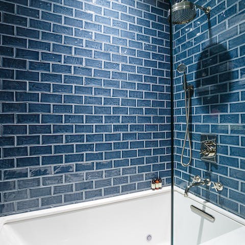 The Prussian Blue tiles 
