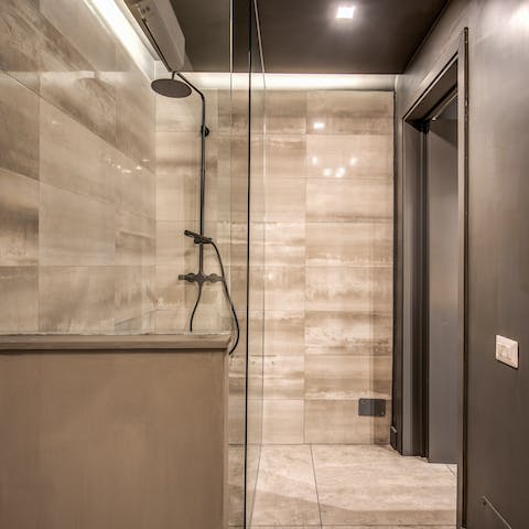 Step inside the walk-in shower and cool off after a day of sightseeing