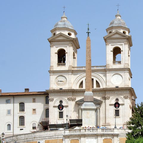 Walk to the Spanish Steps and Piazza di Spagna in less than ten minutes