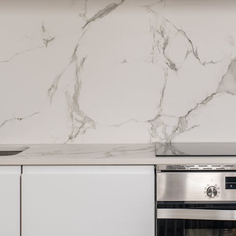 Marble-effect kitchen counters