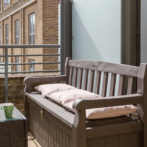 Sip evening G&Ts on the cosy balcony as you fire up the barbecue for dinner