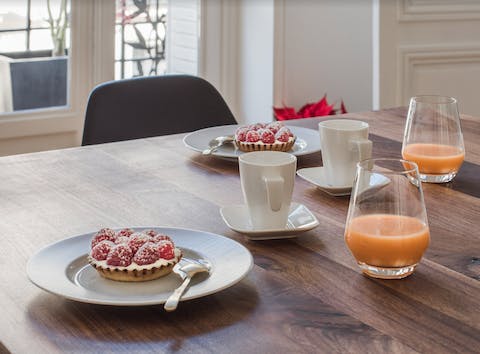 A kitchen table perfect for family brunches