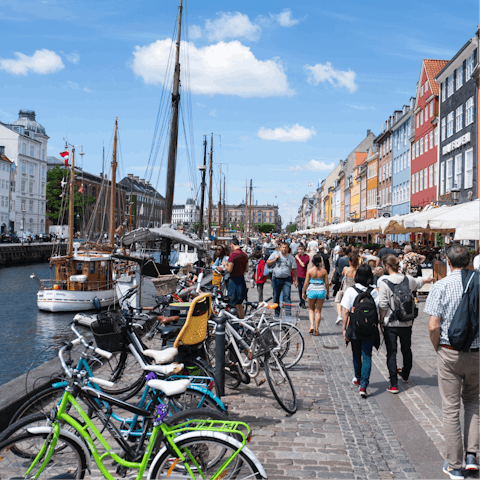 Wander along the dreamy scenery of Nyhavn, only thirteen minutes from the apartment