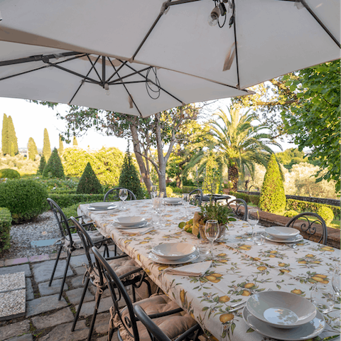 Host alfresco dinners during the balmy Italian evenings 