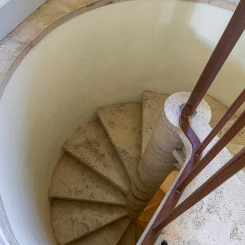 Stone spiral staircases