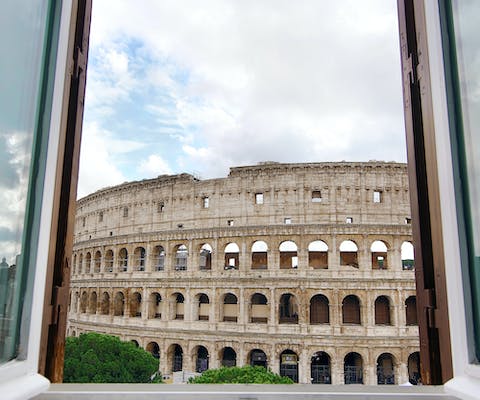 Take in views of the Colosseum from nearly every room in the home 
