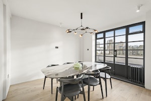 A Kensington Point of View image 7