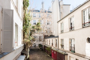 Parisian Gardens image 13