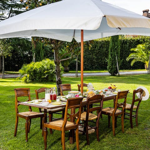 Enjoy an alfresco dinner around the shaded dining table